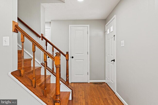 Foto del edificio - 9409 Mirror Pond Dr