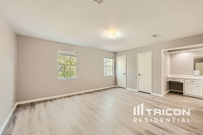 Building Photo - 16527 Pilgrims Cir