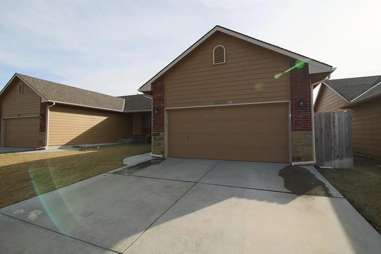 Primary Photo - 5245 N Lycee Cir