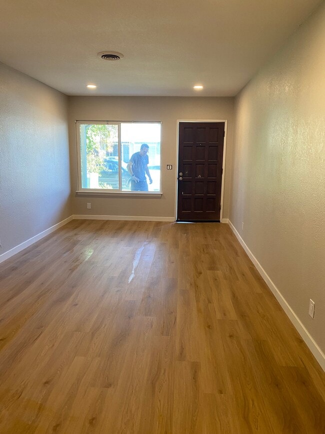 Building Photo - 6418 Mauana Way