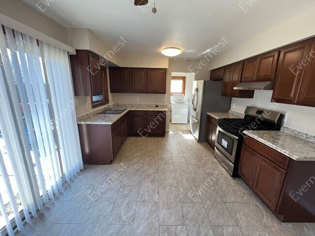 Building Photo - 25552 Audrey Ave