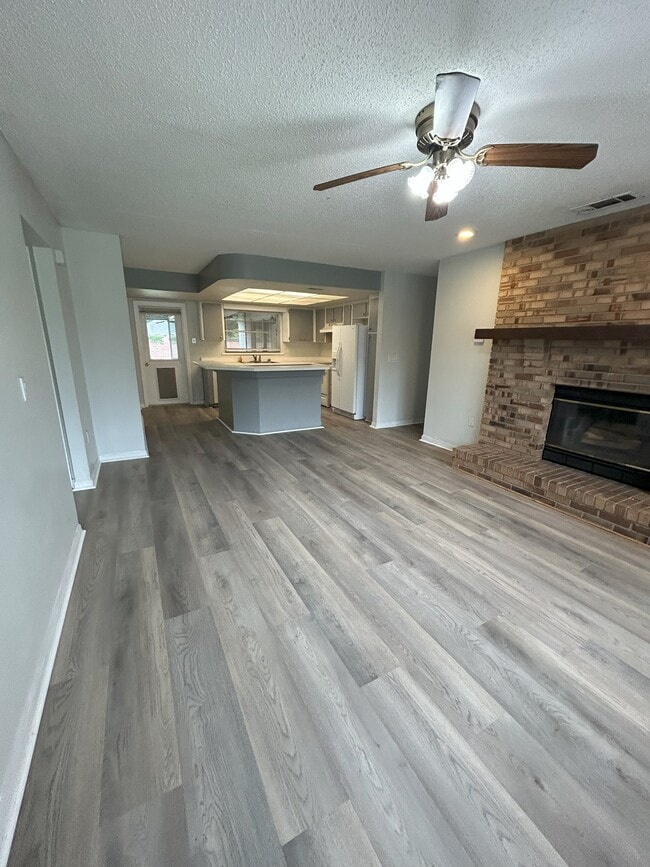 Building Photo - 6449 Rockingtree Ln