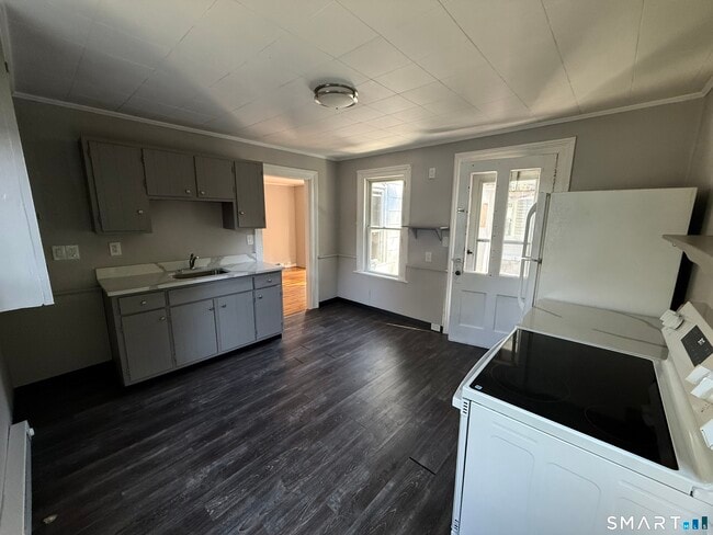 Building Photo - 38 Neumann St