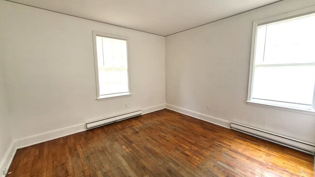 Building Photo - 21 Woodlawn Ave