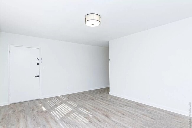 Building Photo - 401 Clifton Rd NE