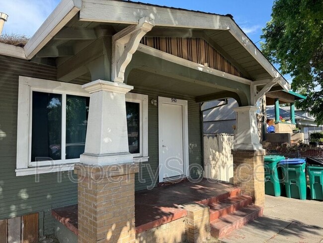 Building Photo - 940 N Sierra Nevada St