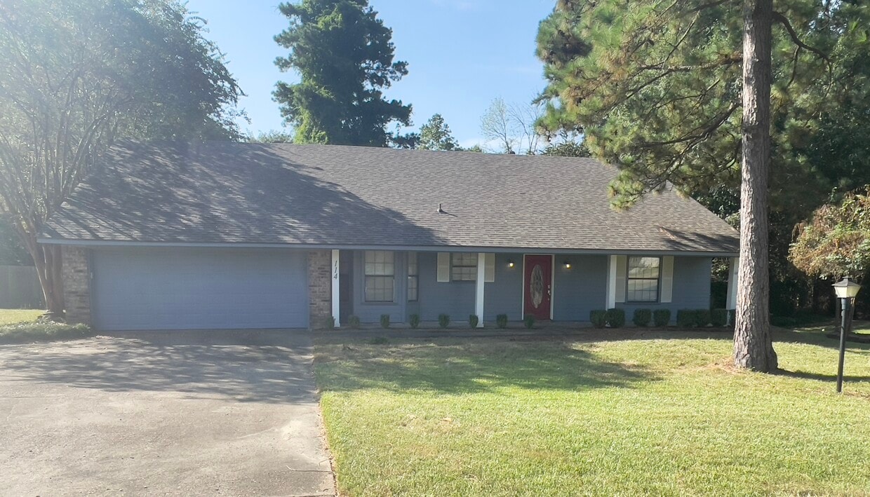 Primary Photo - 114 S Meadow Ln