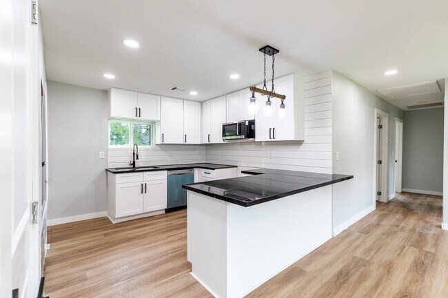 Foto del edificio - 9529 Fairland Dr