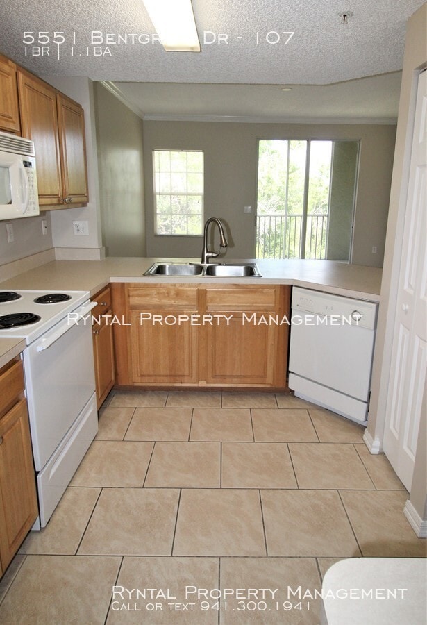 Building Photo - 5551 Bentgrass Dr