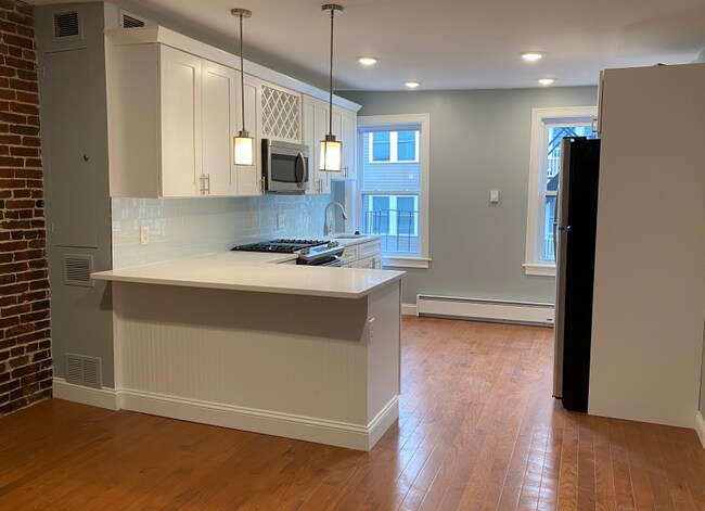 Building Photo - 40 Chelsea St