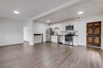 Building Photo - 600 E Warrington Ave