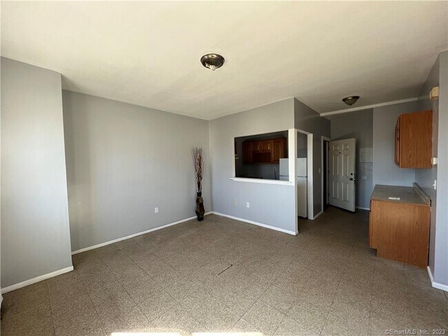 Building Photo - 708 Hallett St