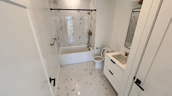 Foto del edificio - 56 Leo M Birmingham Pky