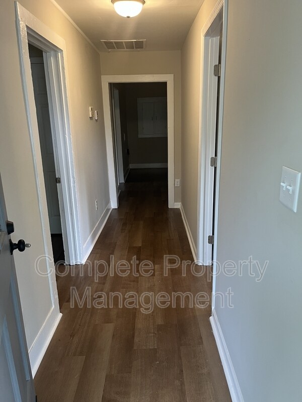 Foto del edificio - 3445 Ellis Ave SW