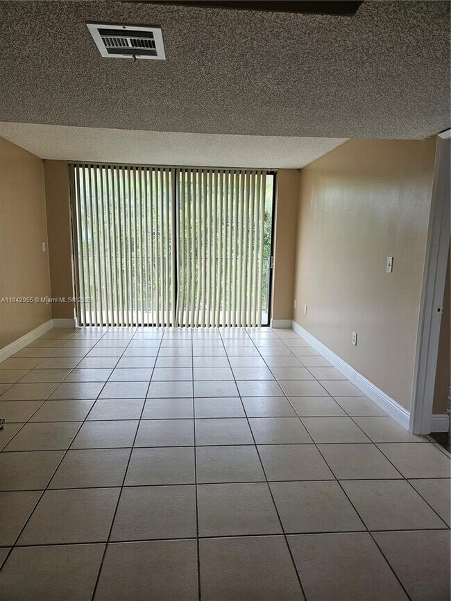 Foto del edificio - 8006 SW 149th Ave