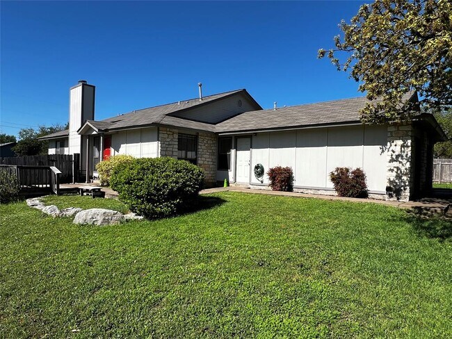 Building Photo - 1750 Horseshoe Cir
