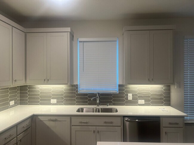 Building Photo - 3 Bedroom Townhome in Frisco