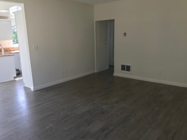 Living room - 2016 Ruhland Ave