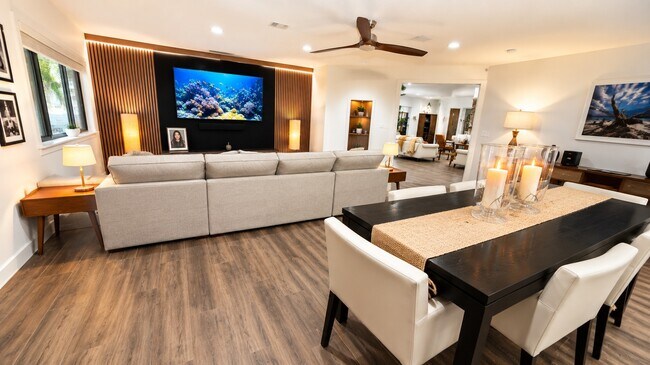 Sala multimedia y sala de estar - 10244 Vestal Ct
