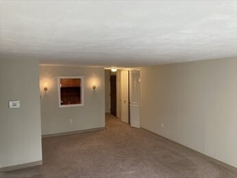 Building Photo - 25 Greentree Ln
