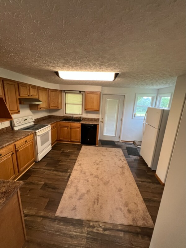 Foto del edificio - 493 Brookside Dr