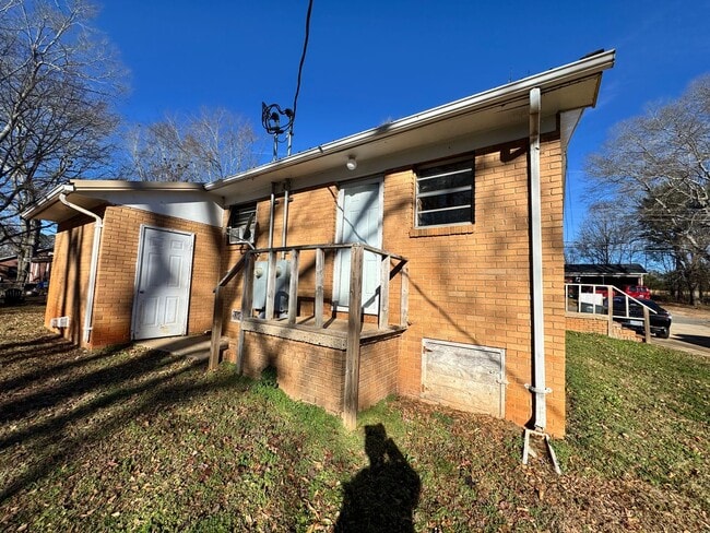 Foto del edificio - 122 Woodland Ave