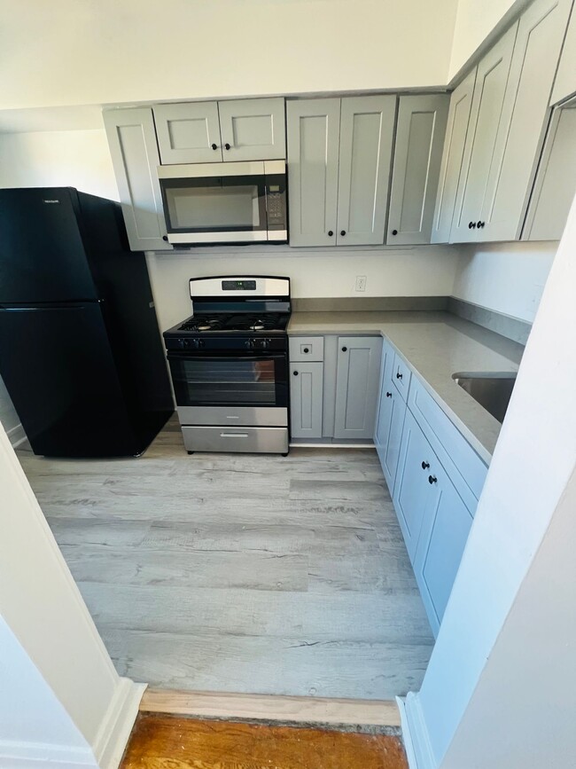 Building Photo - Newly renovated Arlington neighborhood apa...