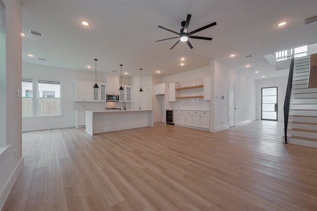 Building Photo - 2532 Wall St