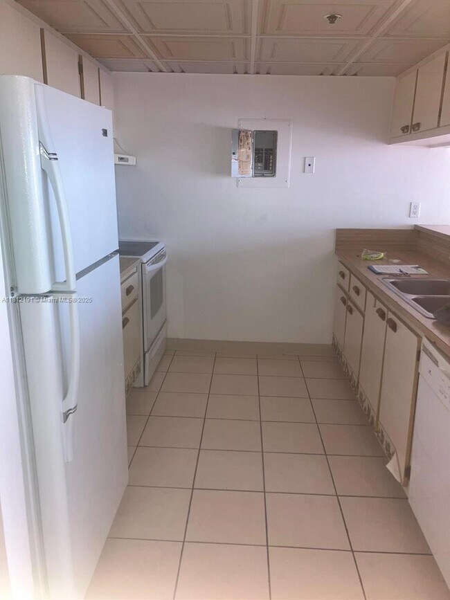 Foto del edificio - 7601 E Treasure Dr