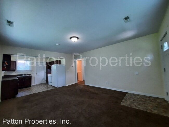 Building Photo - 2 br, 1 bath House - 902 Pine Street