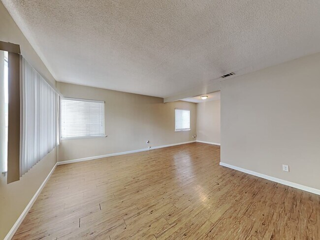 Foto del edificio - 12309 Wicker Dr