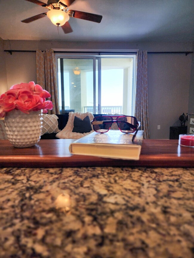 Foto del edificio - 11832 Front Beach Rd