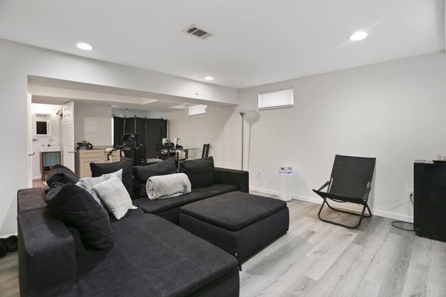 Foto del edificio - 4910 Sargent Rd NE