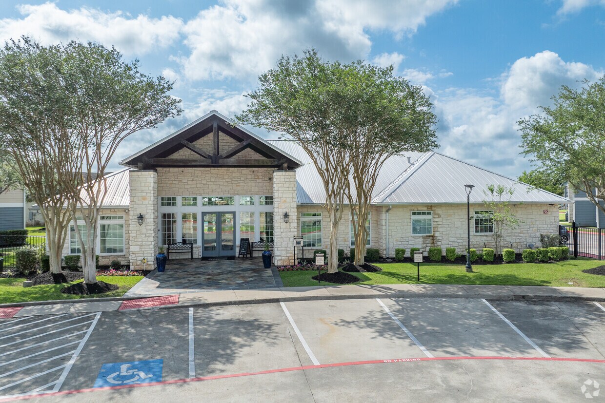 Foto principal - Residence at Lake Jackson