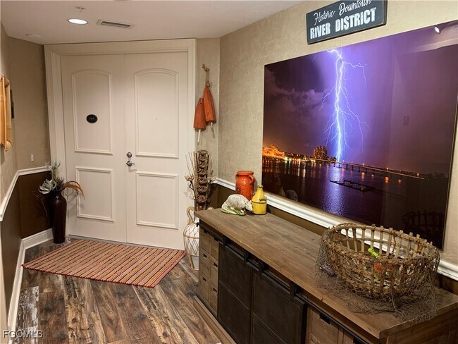 Foto del edificio - 2104 W First St