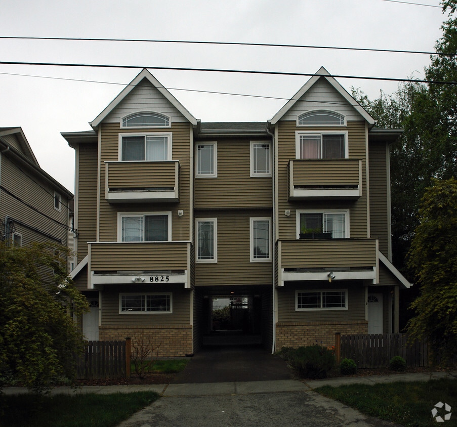 Primary Photo - 8825 Stone Ave