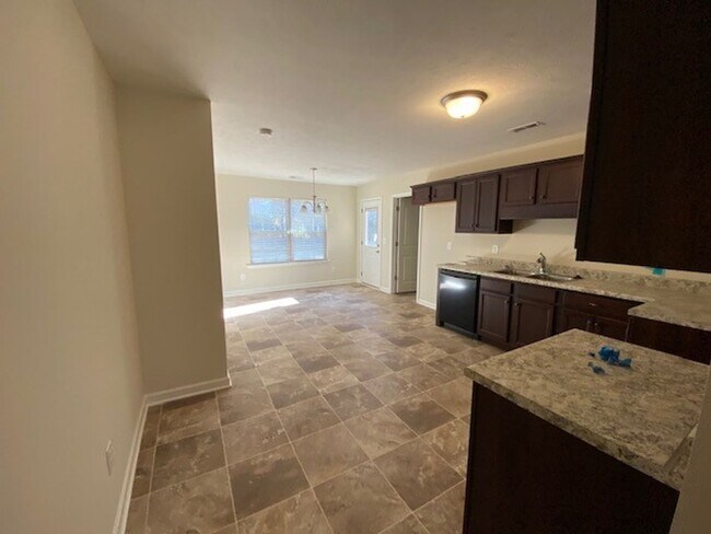 Foto del edificio - 3 Bedroom 2 bath with 2 Car Garage Home Fo...