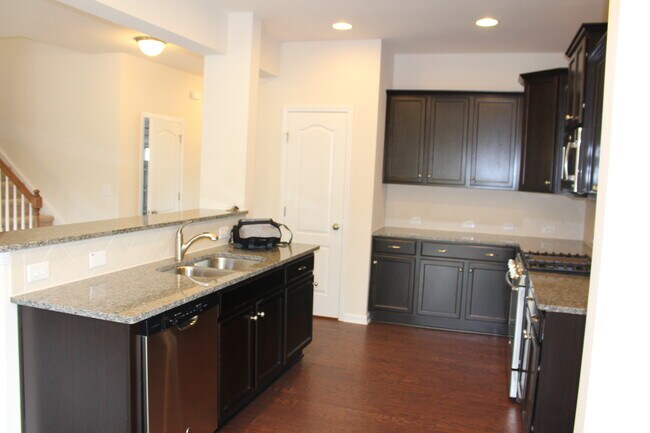 Building Photo - 113 Foxborough Ln