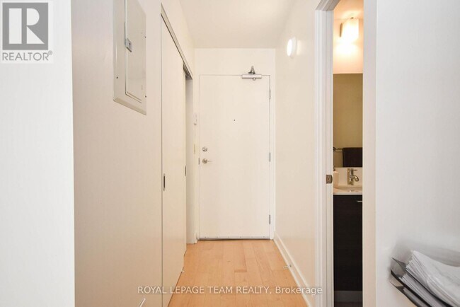 Building Photo - 349 McLeod St