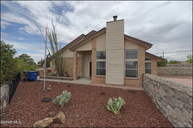 Building Photo - 894 Melville Ln
