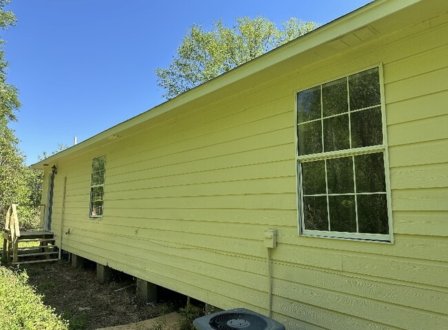 Building Photo - 89 Collins Rd