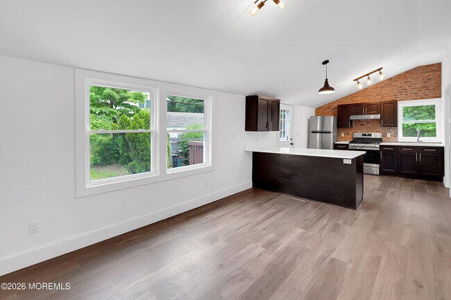 Building Photo - 105 Owens Ave