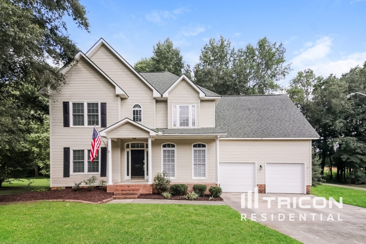 Foto principal - 229 Blair Dr
