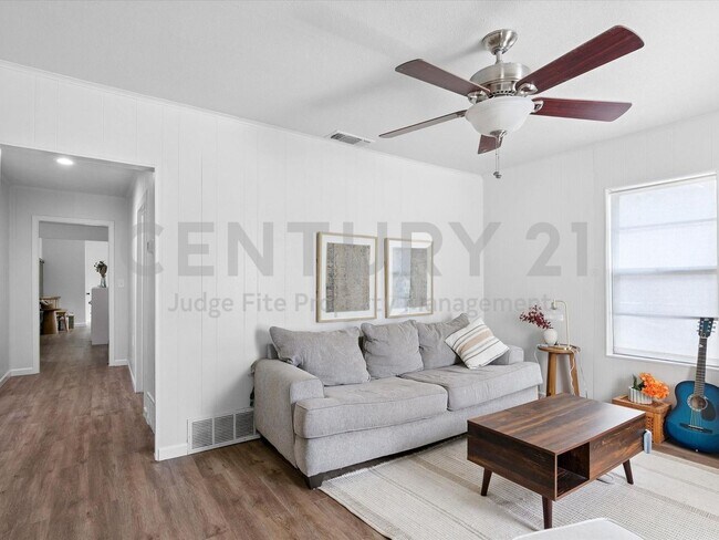 Foto del edificio - Tastefully Updated 3/1 in Haltom City For Rent!