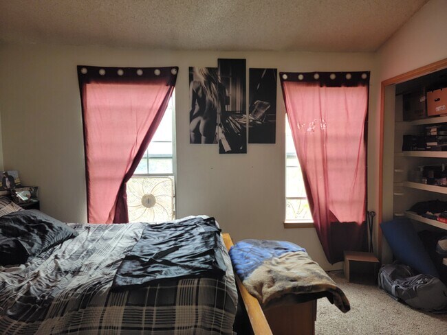 Foto del edificio - 519 Shady Crest Cir