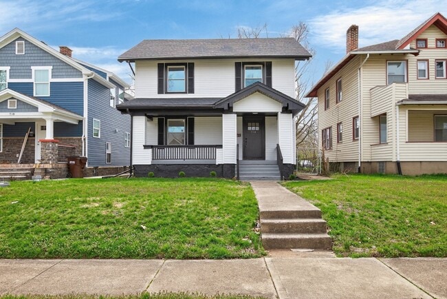 Building Photo - 716 15th Ave