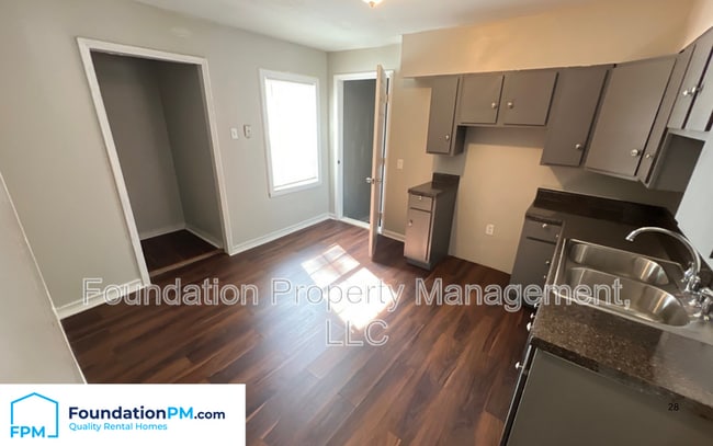 Foto del edificio - 2303 Longstreet Dr
