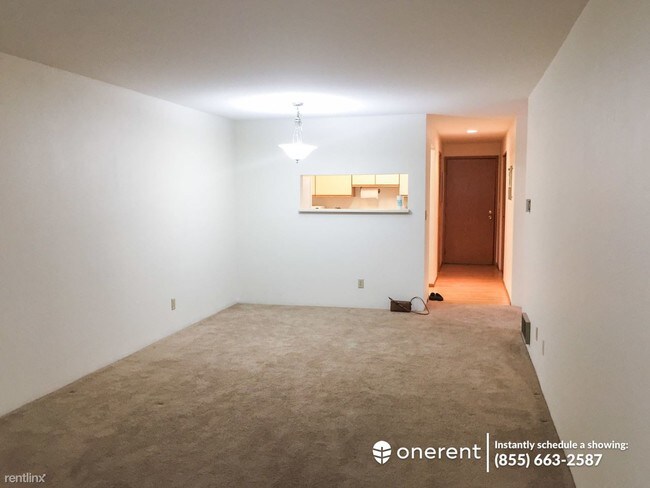 Building Photo - 710 N 160th St