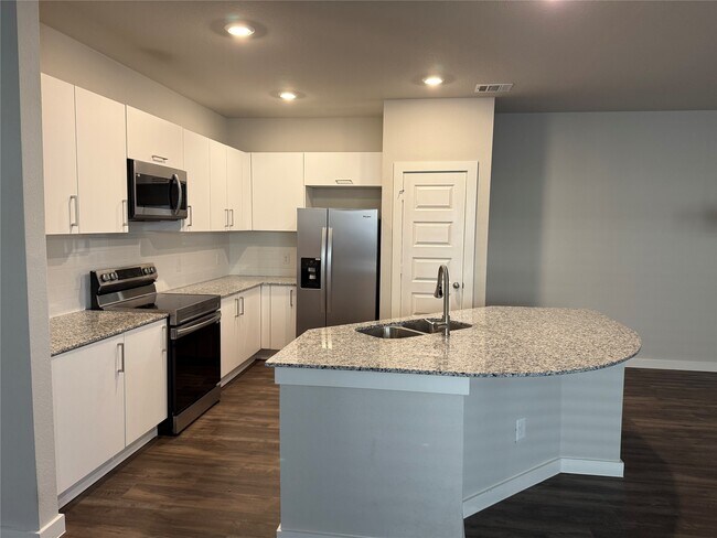 Building Photo - 9906 Grosbeak Ln