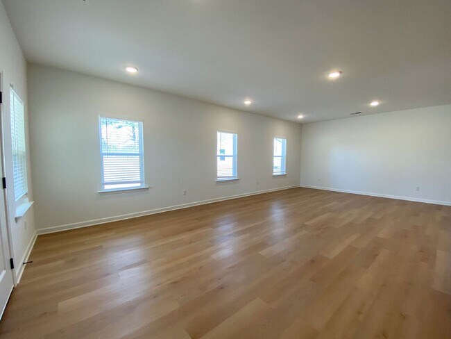 Building Photo - 4 bedroom 2 bath house built in 2024 in new development